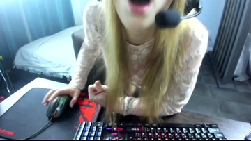 Russian streamer fucked right on the broadcast on CS: GO