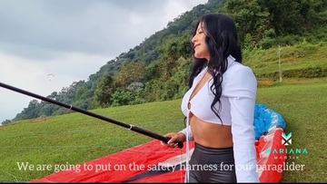 Mariana Martix squirts while paragliding