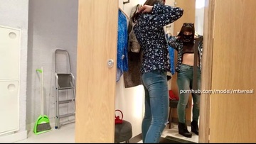 peeping in the fitting room, voyeur