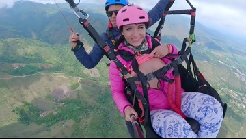 SQUIRTING while PARAGLIDING in 2200 m above the sea ( 7000 feet )