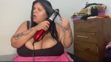 Era pra ser um vídeo de cabelo, mas acabei gozando com as bolinhas no cu - Mary Jhuana