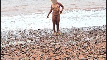 Hot exhibitionist nude on the beach - Correspondence with VOYEUR