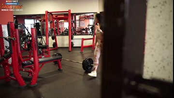 Gym Pick Up queen ass workout, told her photographer