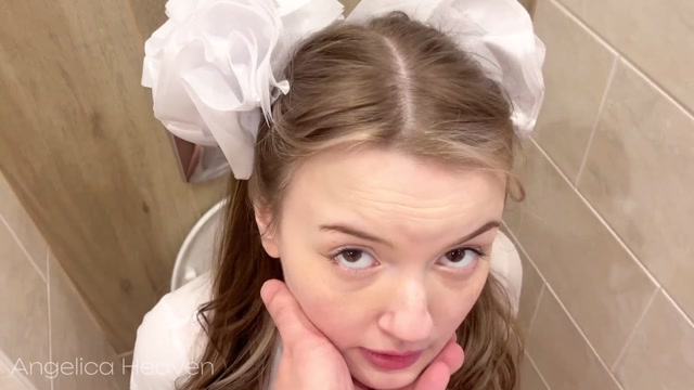 Toilet ecstasy: a savory golden delight
