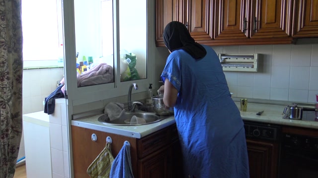 Pregnant Arab Wife Fast Creampie In Kitchen
